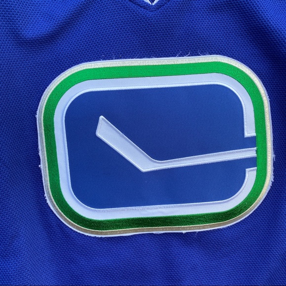 Reebok Vancouver Canucks Women’s Jersey - Picture 5 of 8
